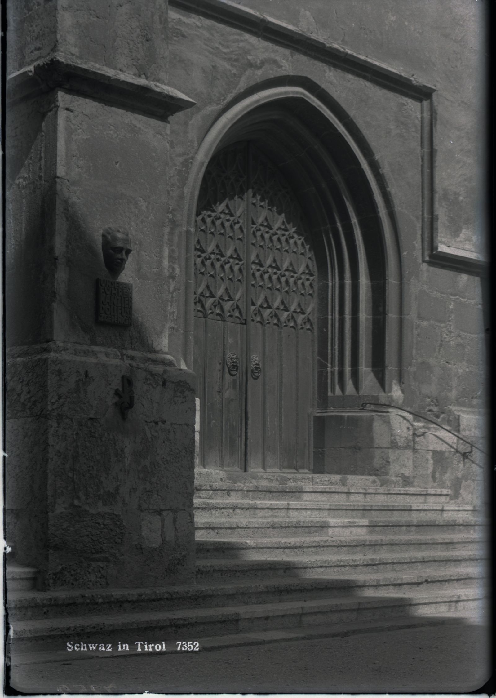 Schwaz, Pfarrkirche Eingang, Tor