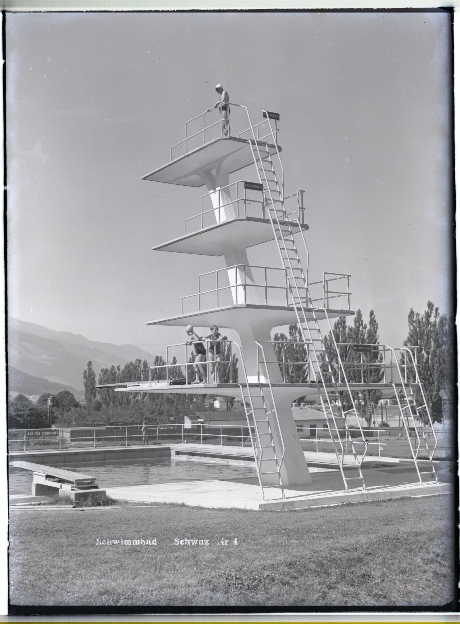 Schwaz, Schwimmbad mit Sprungturm