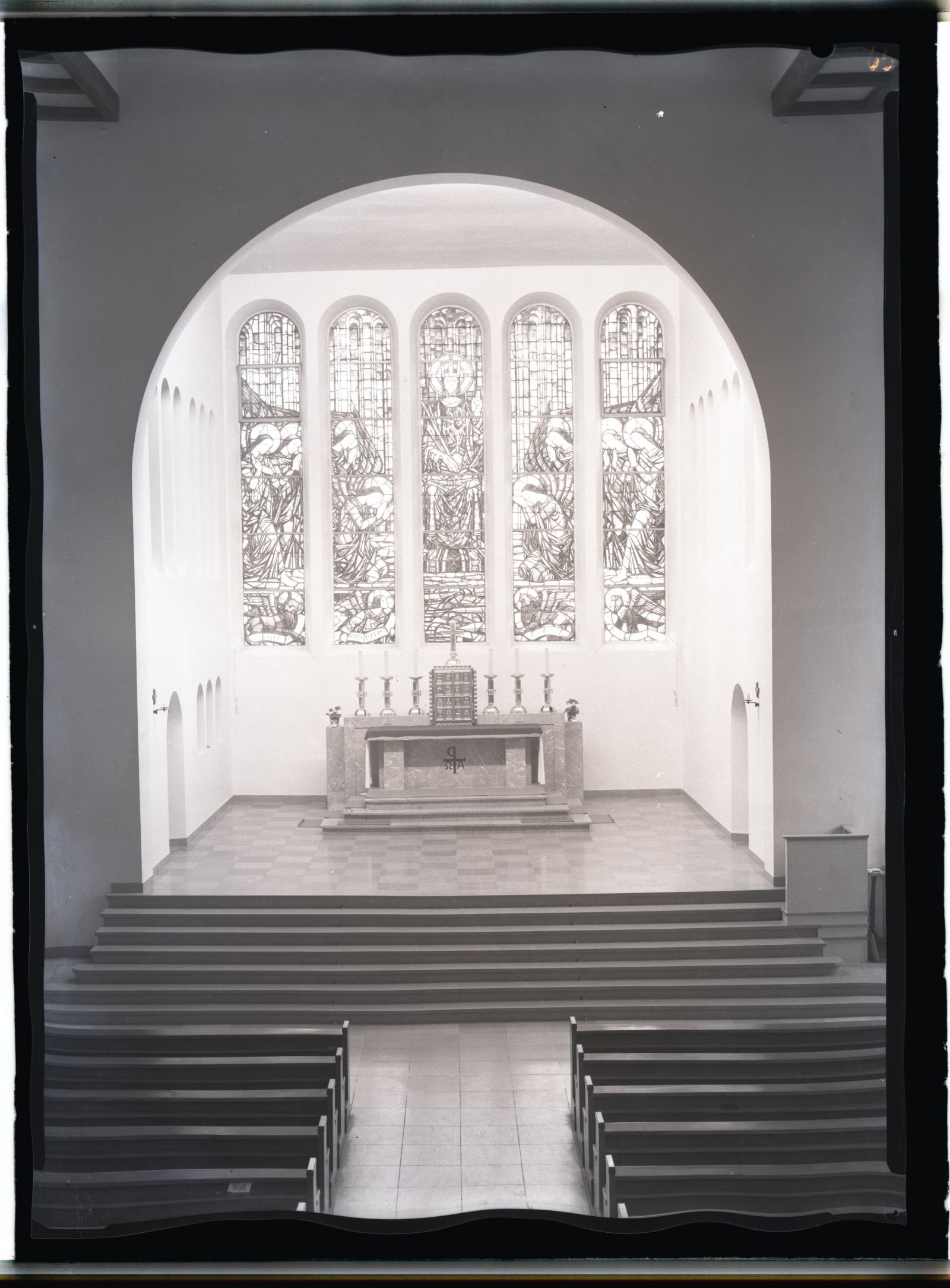 Schwaz, Paulinum, Kirche innen, Altar