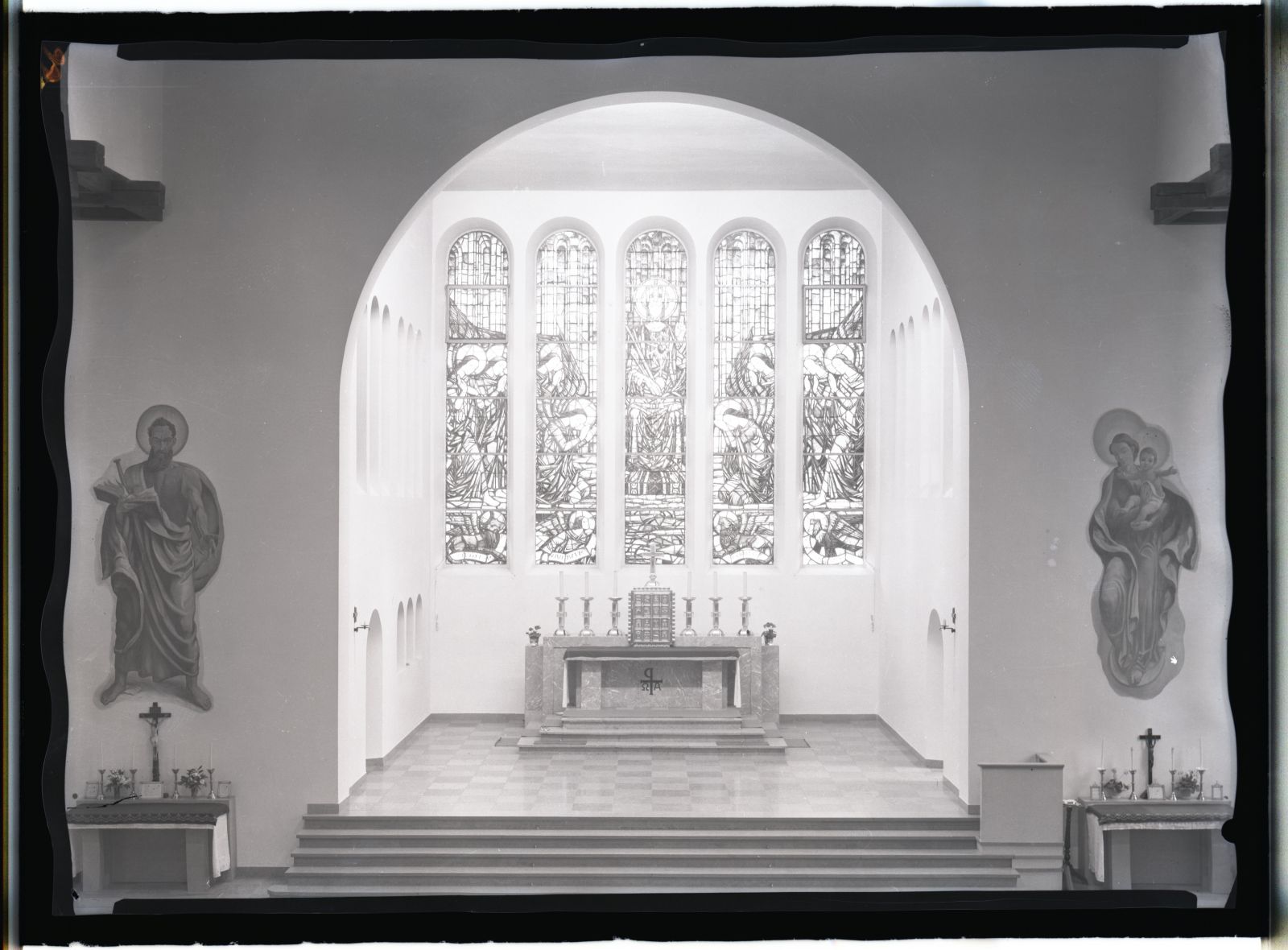 Schwaz, Paulinum, Kirche innen, Altar