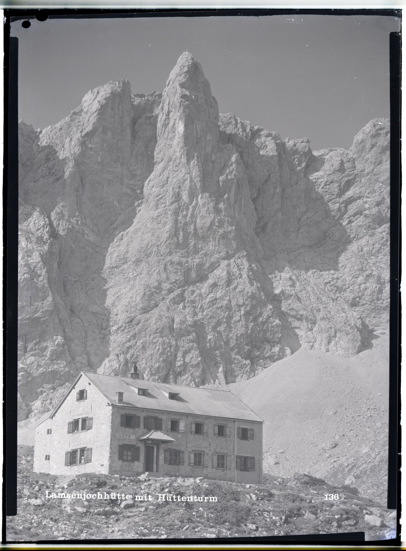 Lamsenjochhütte mit Hüttenturm