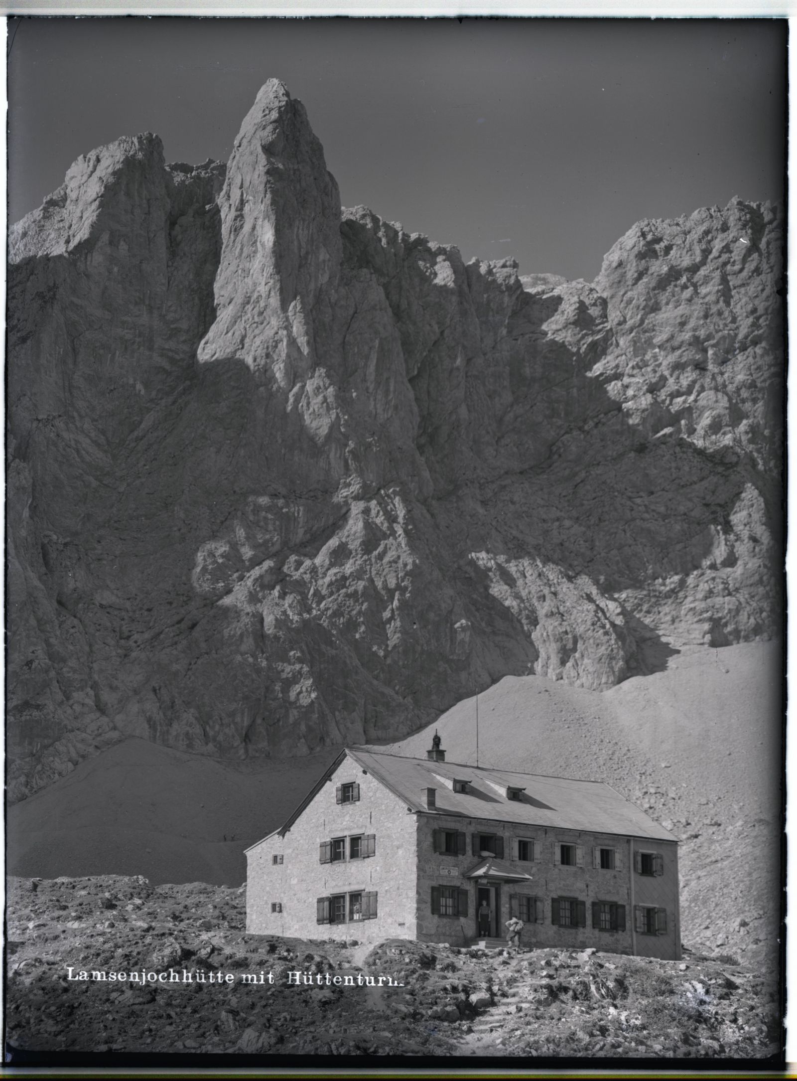 Lamsenjochhütte mit Hüttenturm