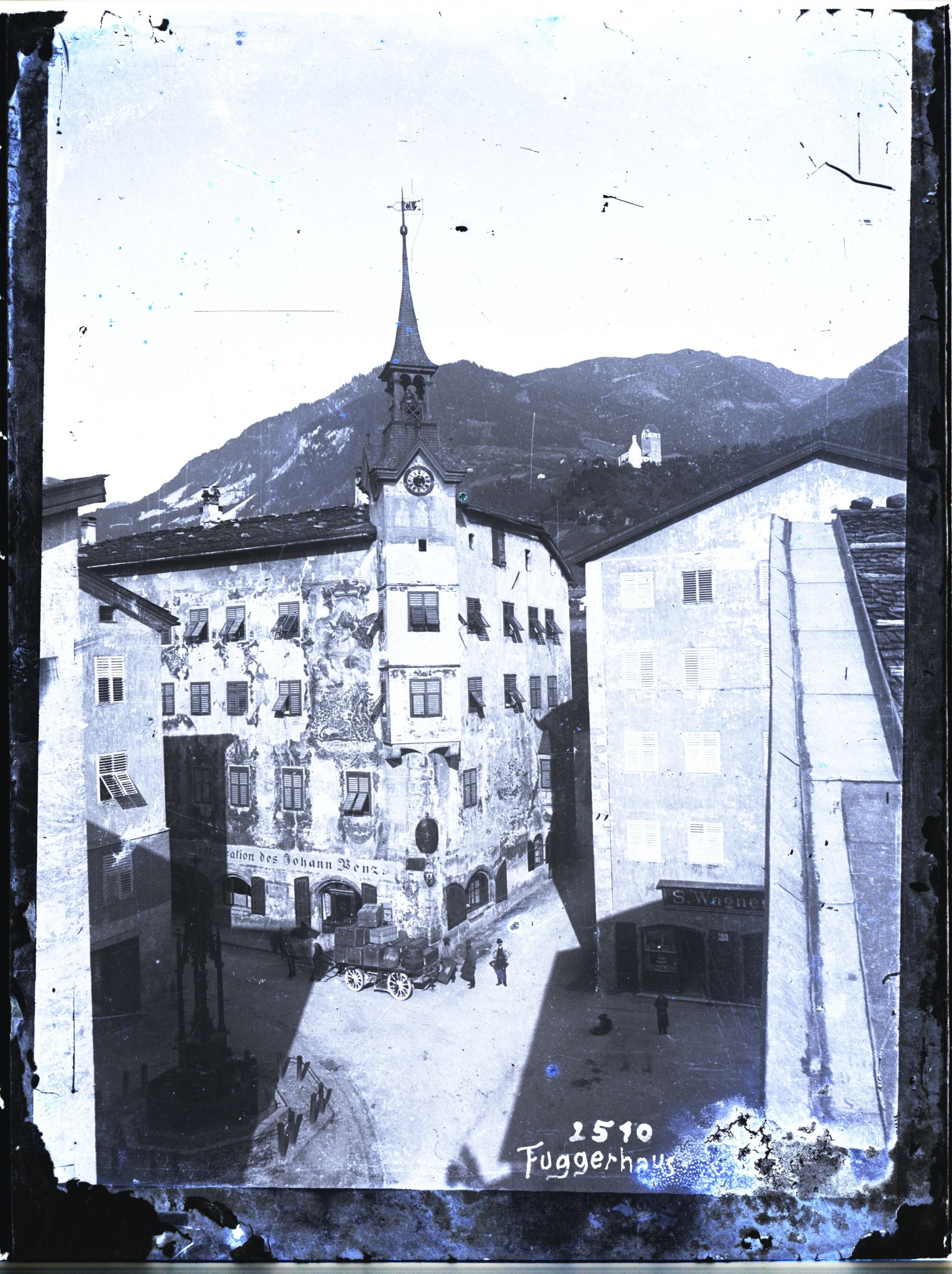 Schwaz, Stadtplatz mit Rathaus (Fuggerhaus)