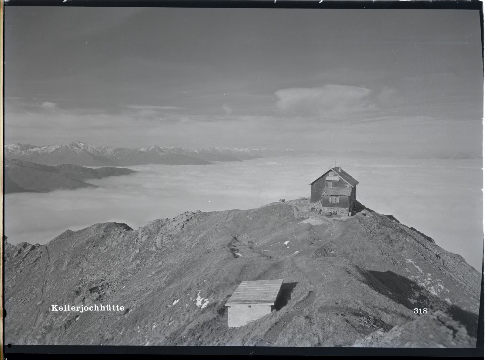 Kellerjochhütte, Blick ins Tal mit Wolken (Nebel)