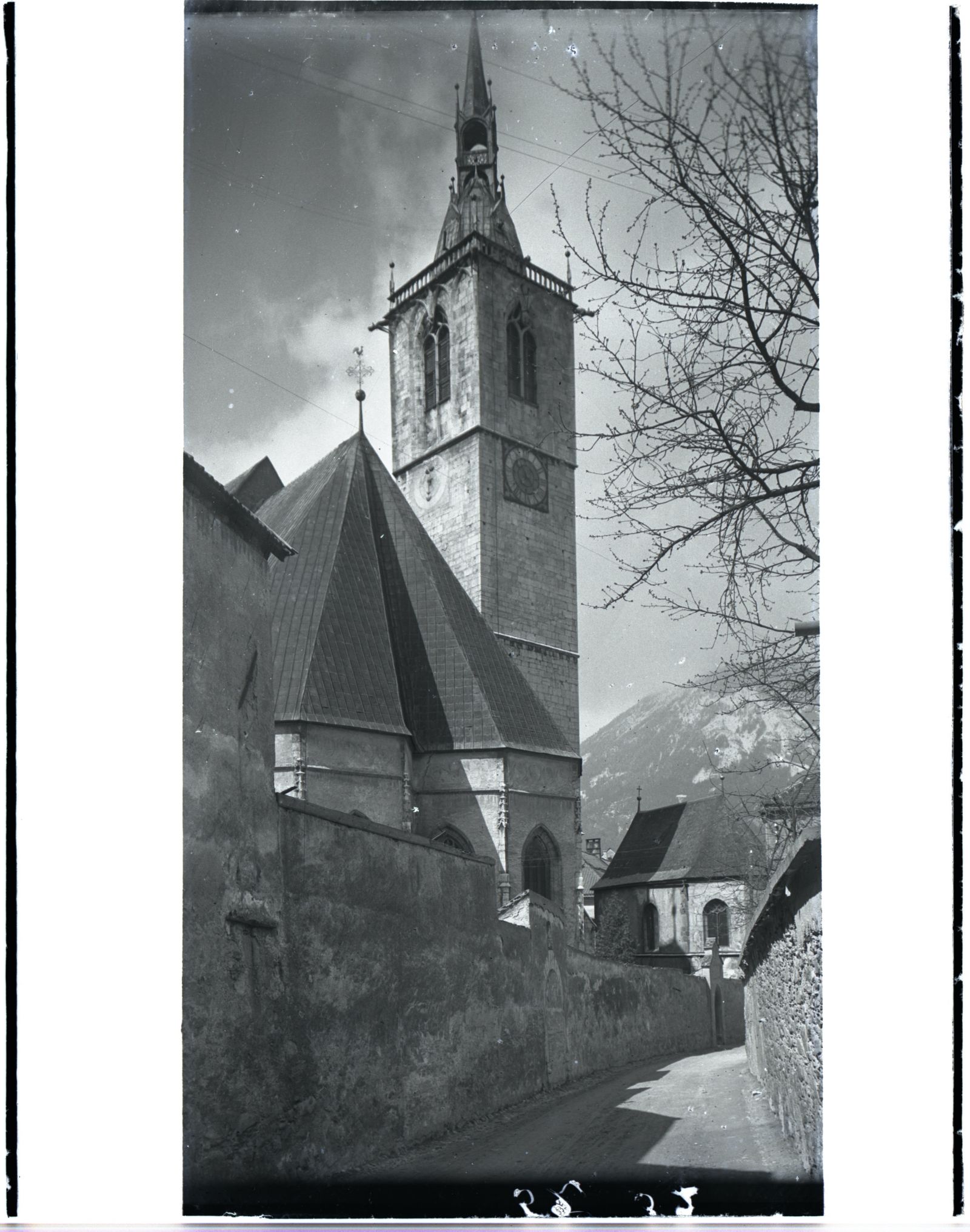 Pfarrkirche mit Kirchlgassl, heute Ludwig-Penz-Straße