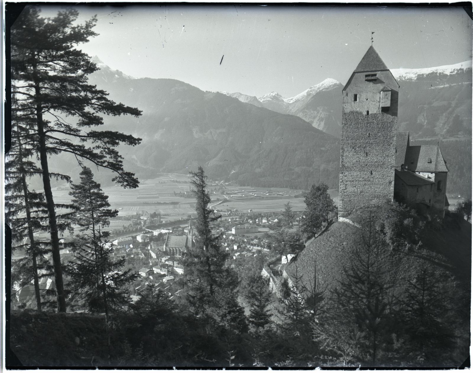 Freundsberg mit Schwaz im Hintergrund