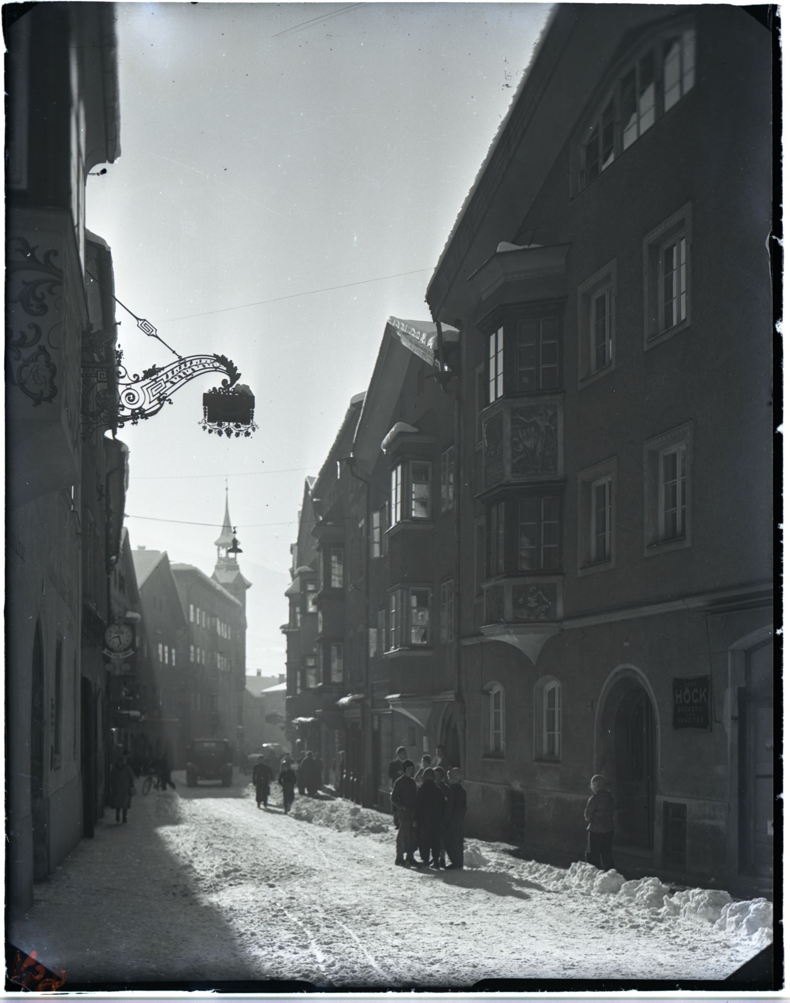 Franz-Josef-Straße, Gasthaus Blauhaus mit Schlild gegen Stöcklgebäude