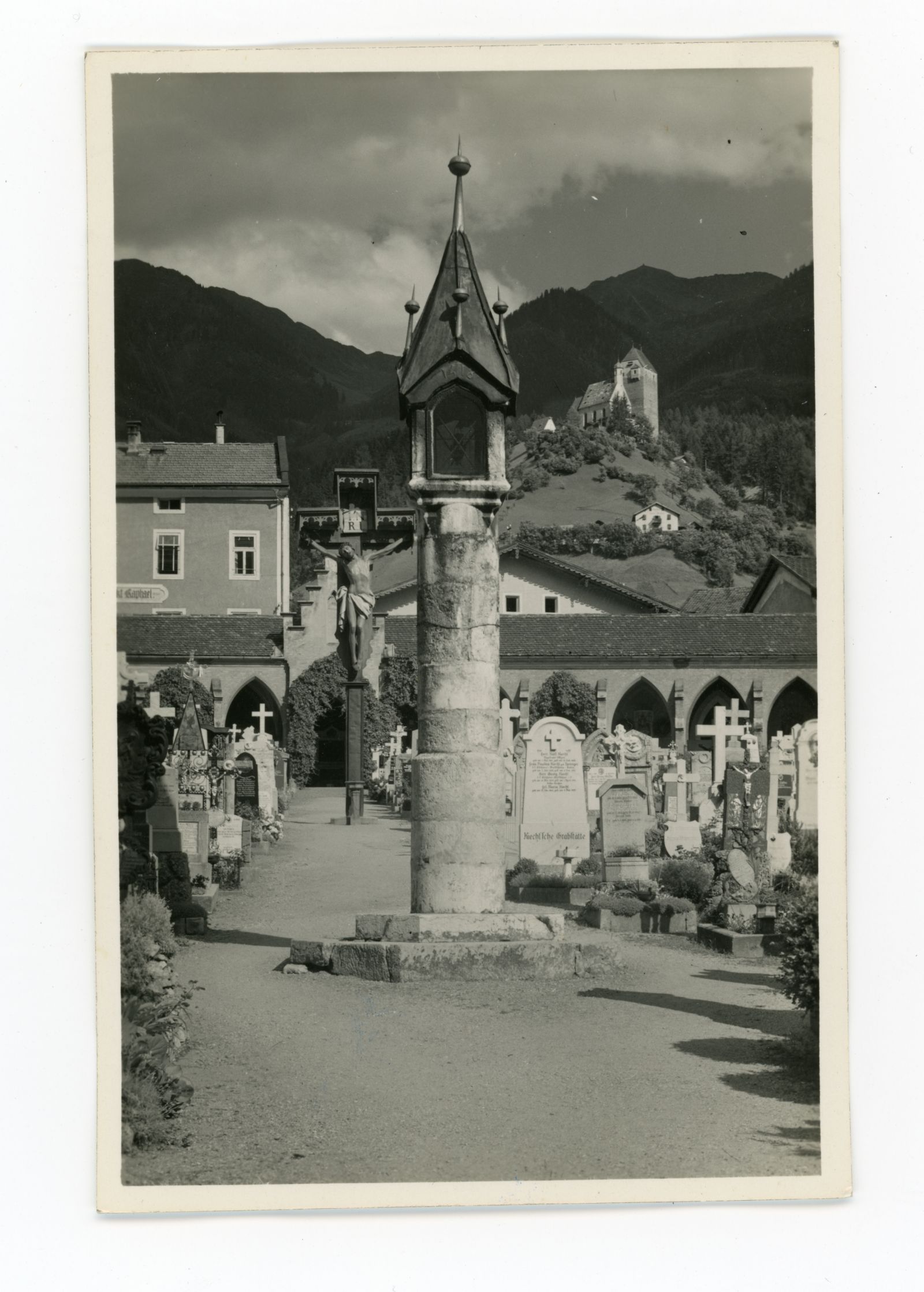 Schwaz, Lichtsäule am alten Friedhof