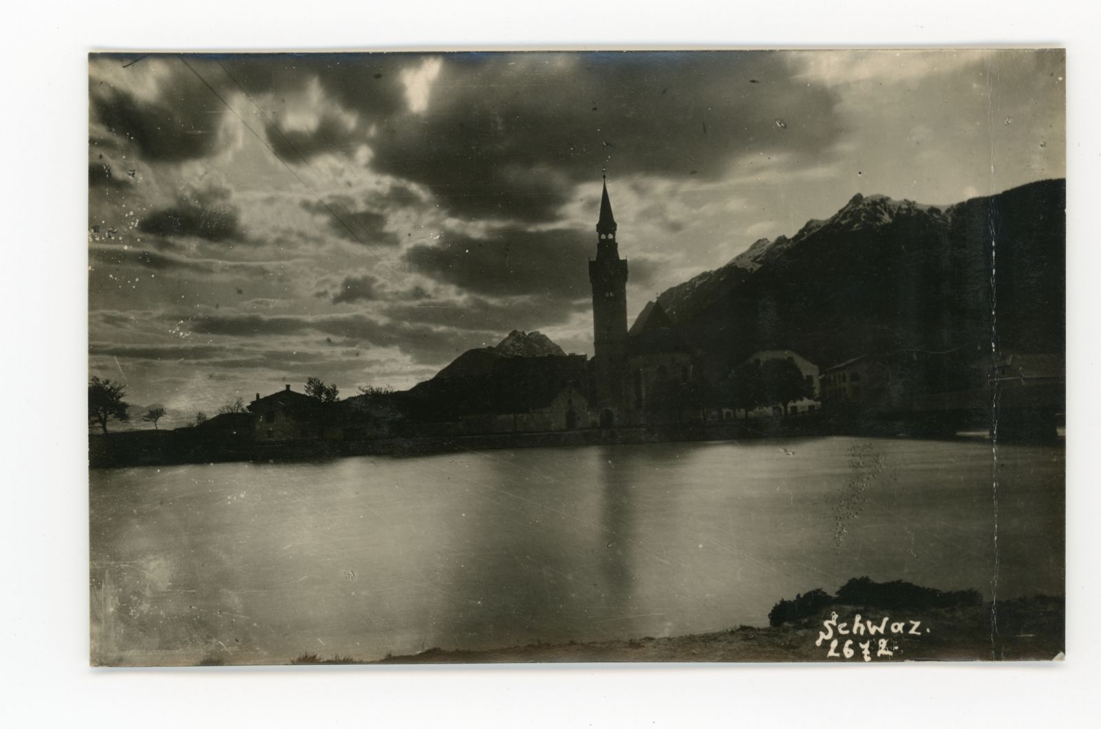 Blick auf Schwaz vom Inn aus gesehen, linkes Innufer, Spitalskirche