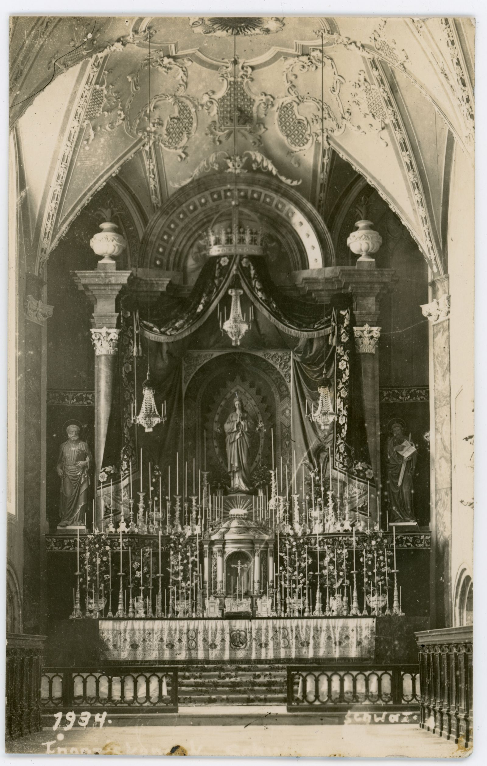 Kircheninnenraum, Altar, Franziskanerkirche, Schwaz