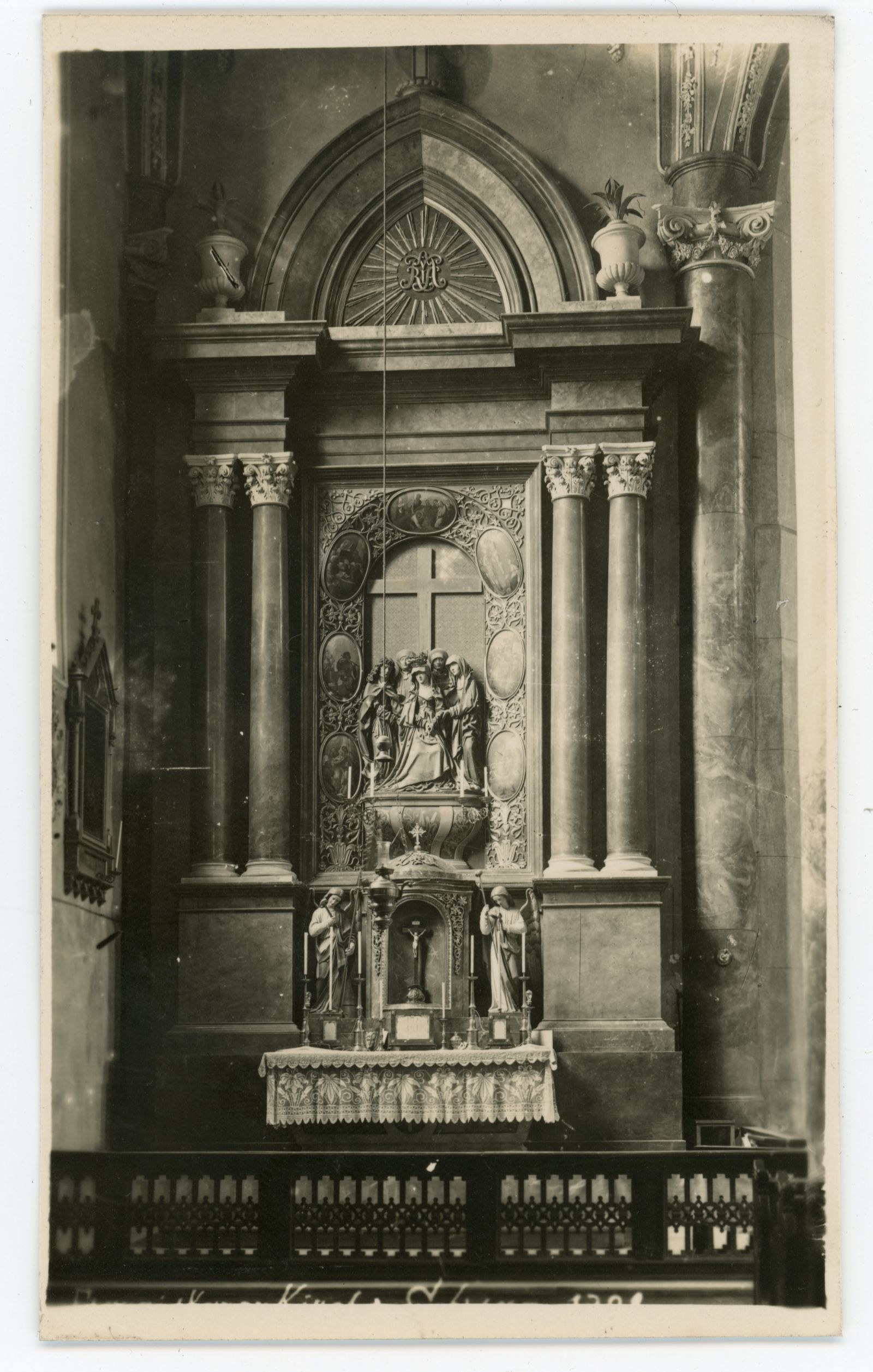 Kircheninnenraum, Altar, Franziskanerkirche, Schwaz