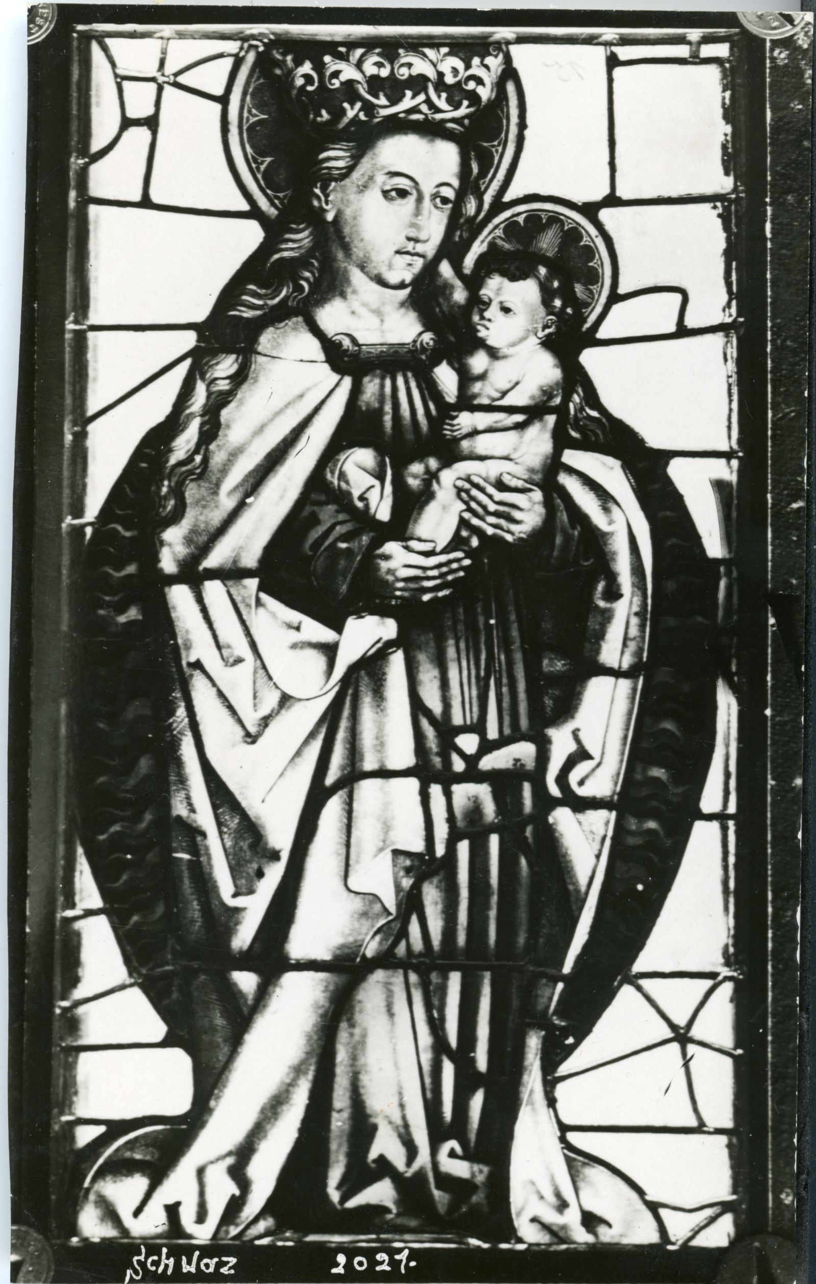 Glasfenster, Madonna mit Jesuskind im Arm