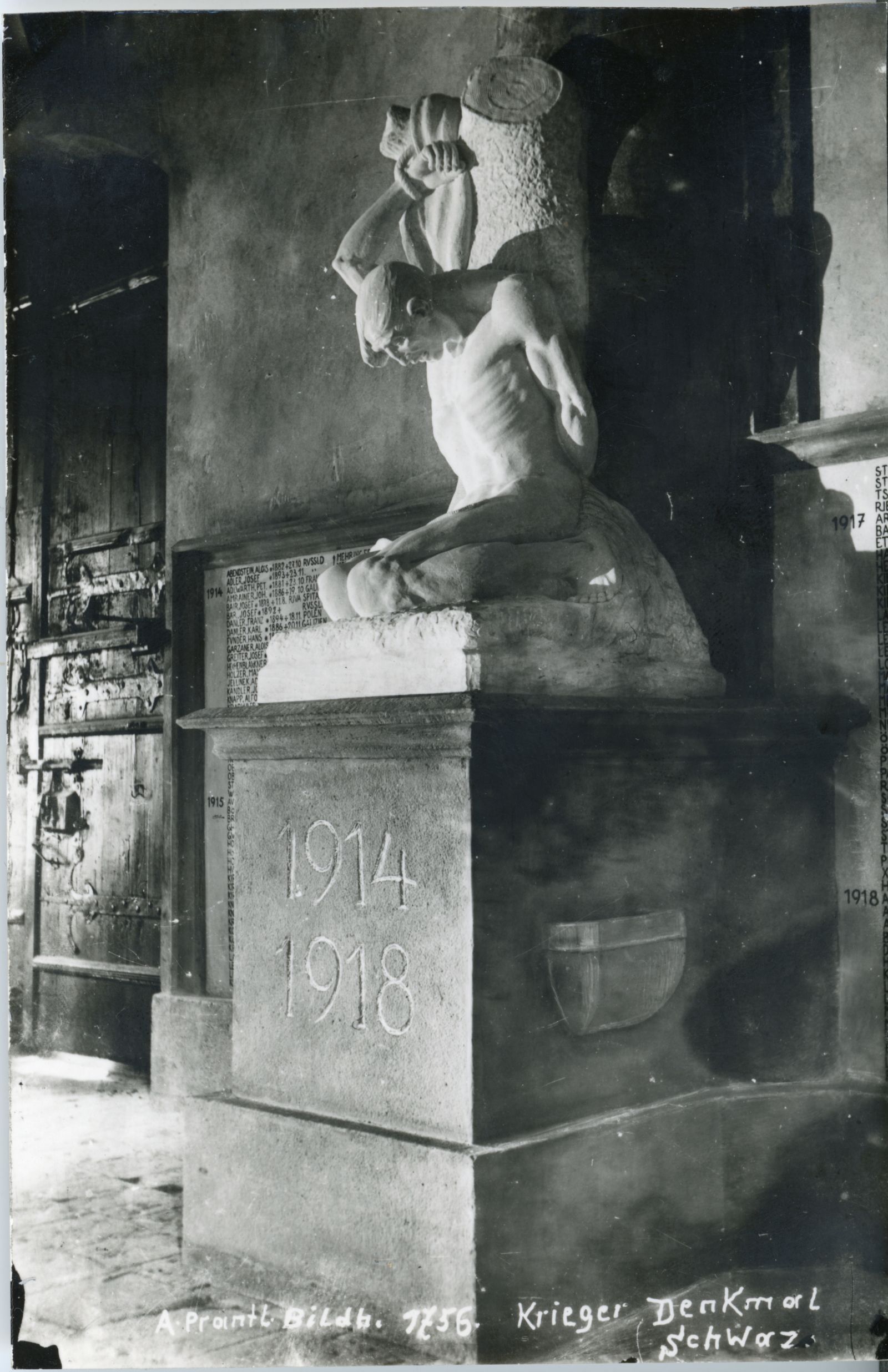 Kriegerdenkmal 1914-1918 von Albert Prantl, Bildhauer, in der Pfarrkirche Schwaz