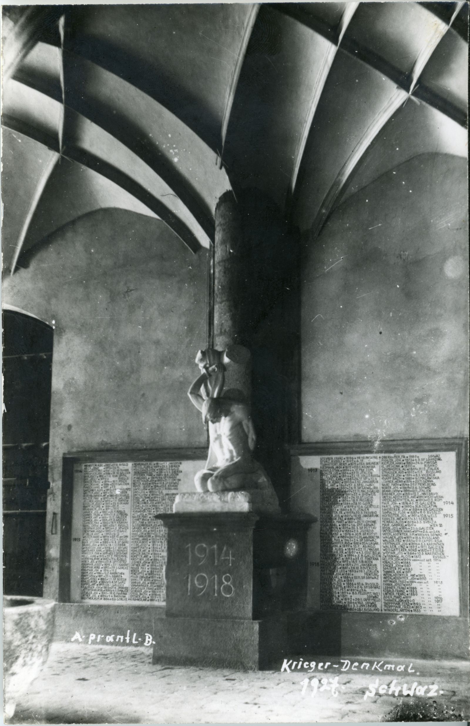 Kriegerdenkmal 1914-1918 von Albert Prantl, Bildhauer, in der Pfarrkirche Schwaz