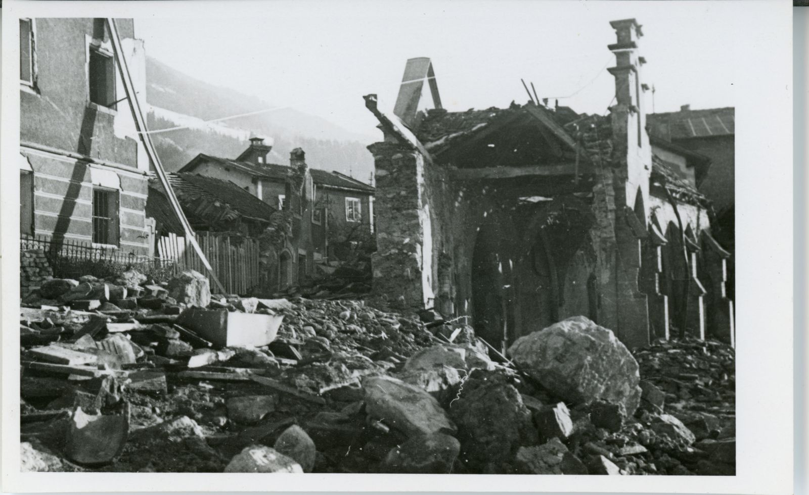 Schwaz, Bombentreffer, 15.12.1944