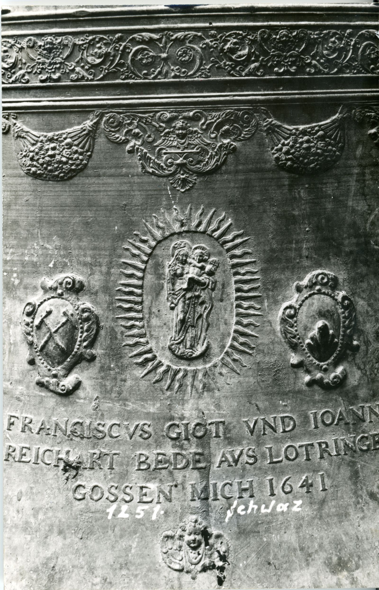 Heiliger Petrus auf der Zwölferglocke, Aufschrift: „Franciscus Giot vnd Ioannes Reichart bede avs Lotringen gossen mich 1641”