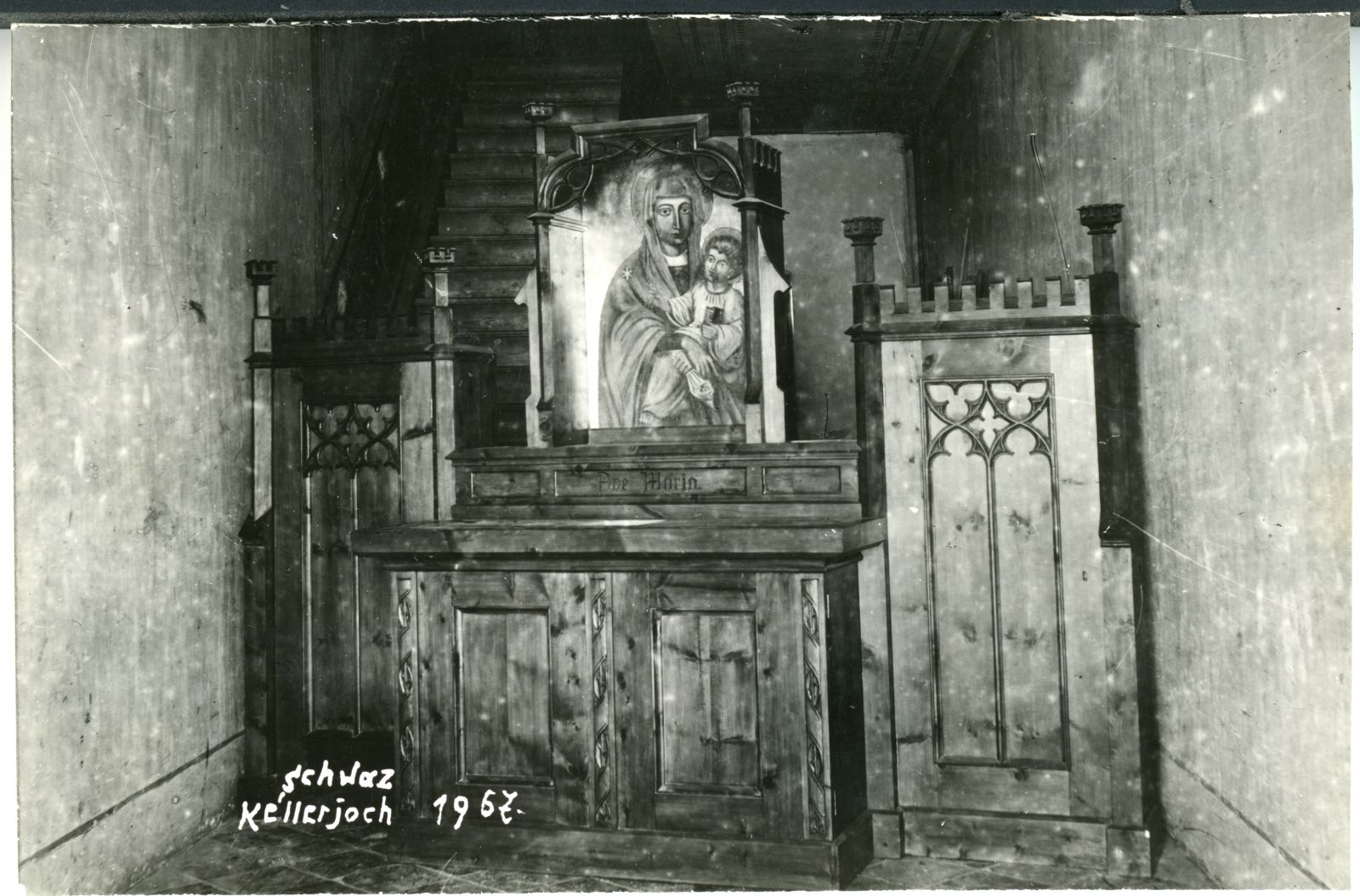 Kapellenaltar am Kellerjoch, Maria mit Jesuskind