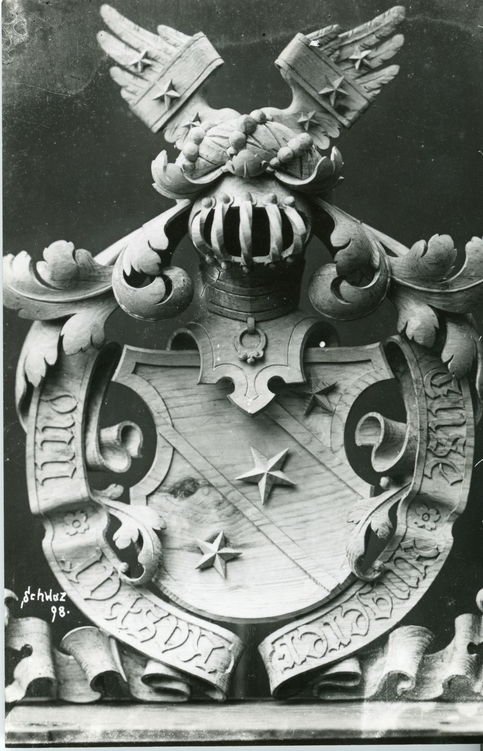 Wappen mit Motto 3 Sternen, Helmzier und Inschrift, Familie Angerer