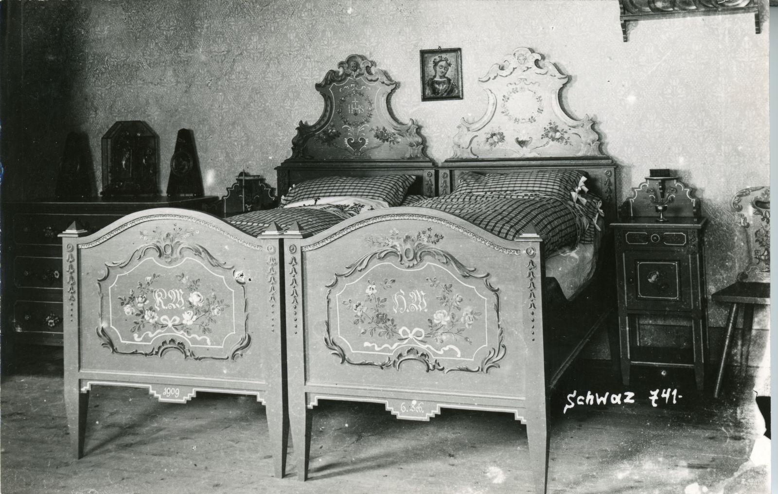 Bauernstube, Schlafzimmer mit 2 Betten, datiert 1909