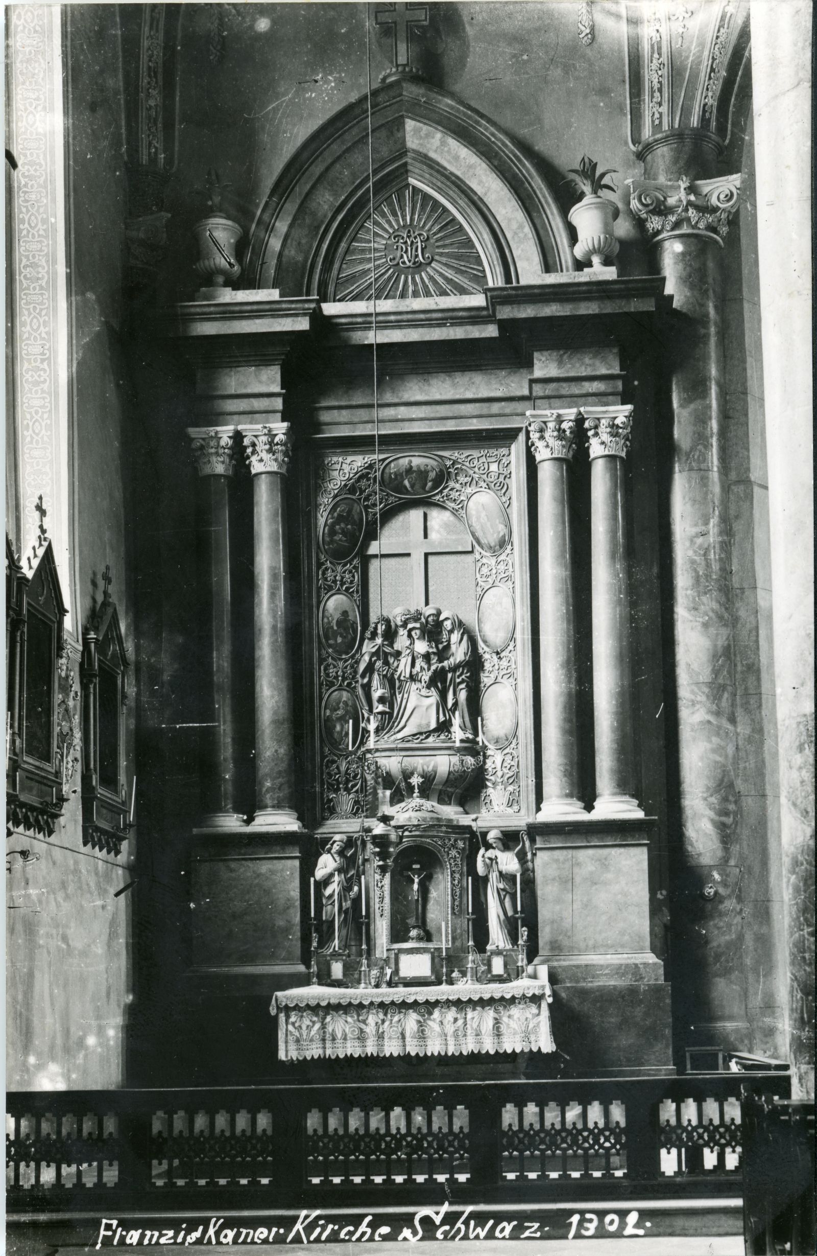 Franziskanerkirche, Altar mit Gnadenbild