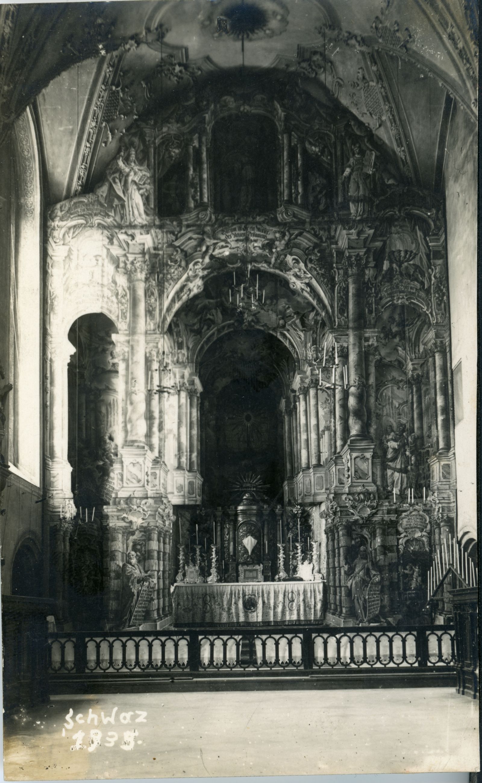 Franziskanerkirche, Hochaltar mit Heiligem Grab von Christoph Anton Mayr