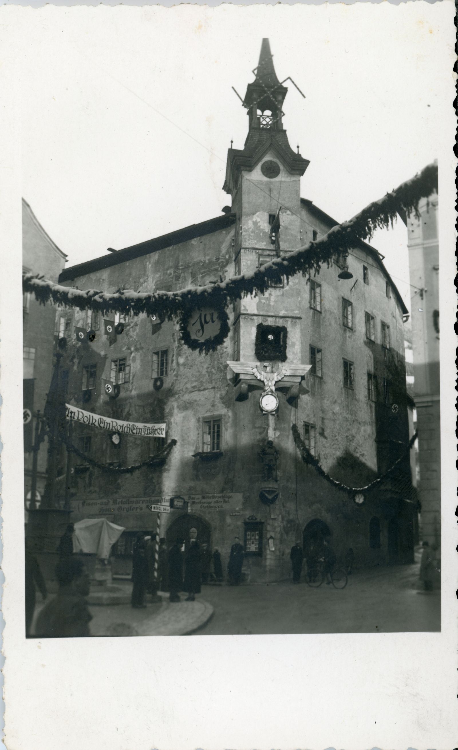 Stadtplatz am 10. April 1938, Hahkenkreuze, Anschluss - Abstimmung