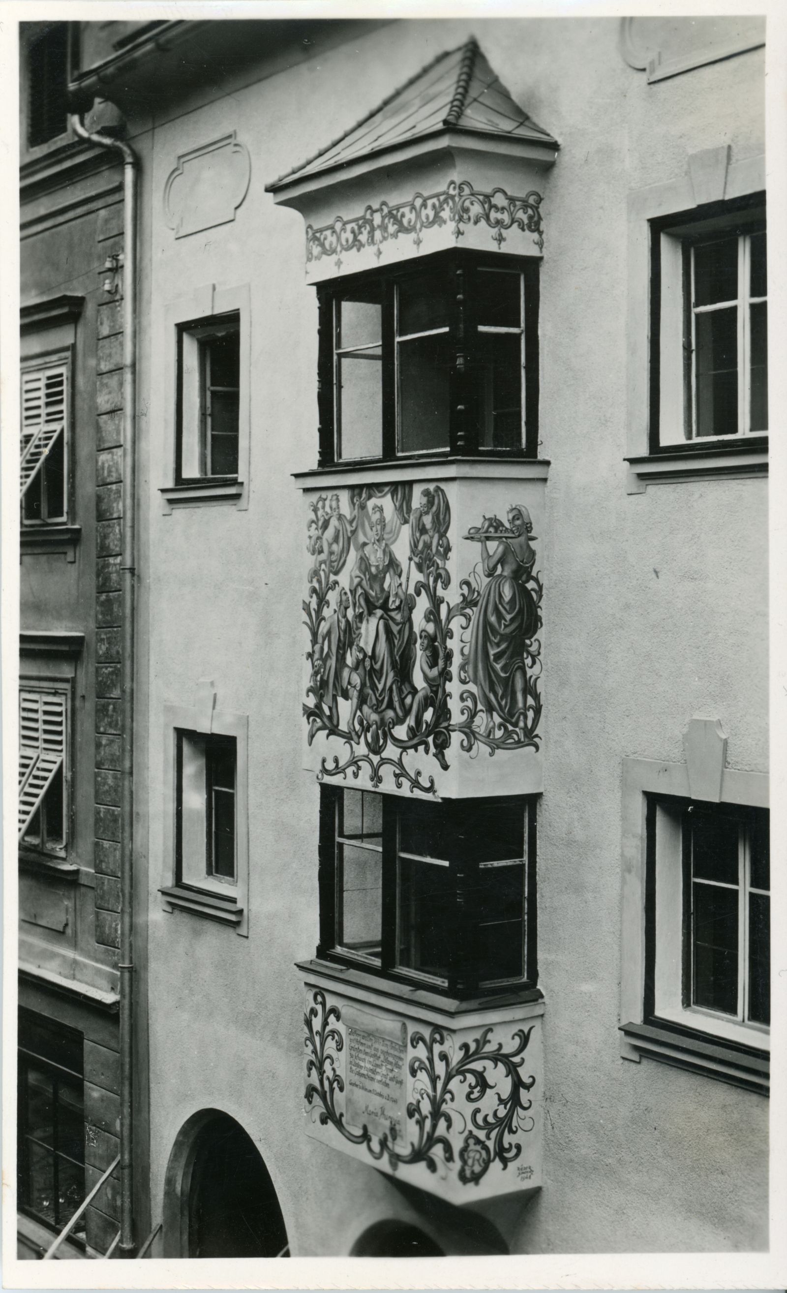 Blaues Haus, Erker mit Fresken