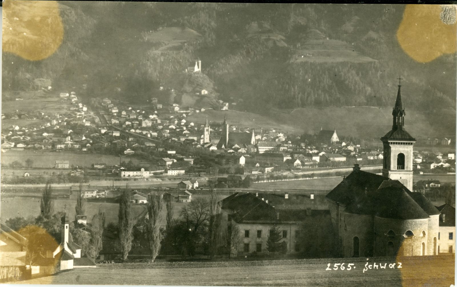 Schwaz mit Stift Fiecht im Vordergrund