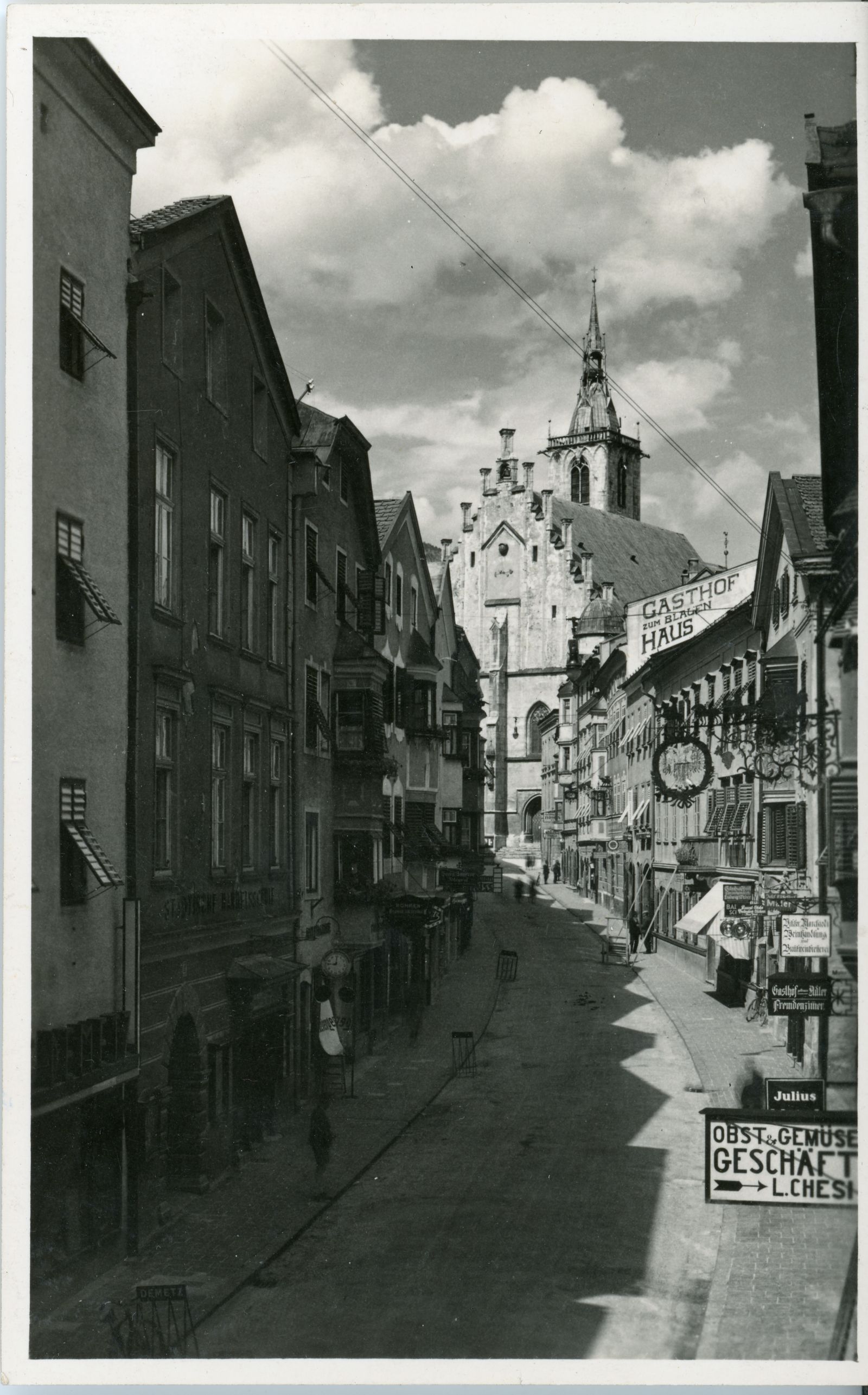 Franz-Josef-Straße, Gasthof zum Blauen Haus, Geschäftsschild “Obst- und Gemüse L. Chesi”