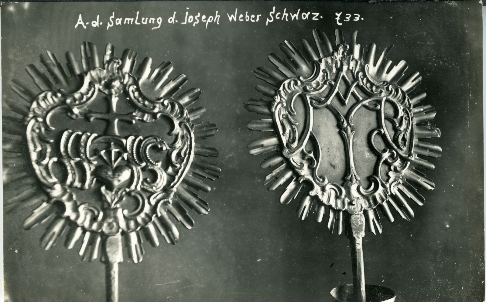 IHS und Marienmonogramm im Strahlenkranz (Aufsätze für Prozessionsstangen?), Sammlung des Joseph Weber