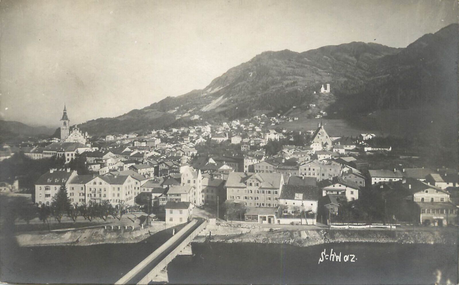 Schwaz Stadtansicht mit Holzbrücke