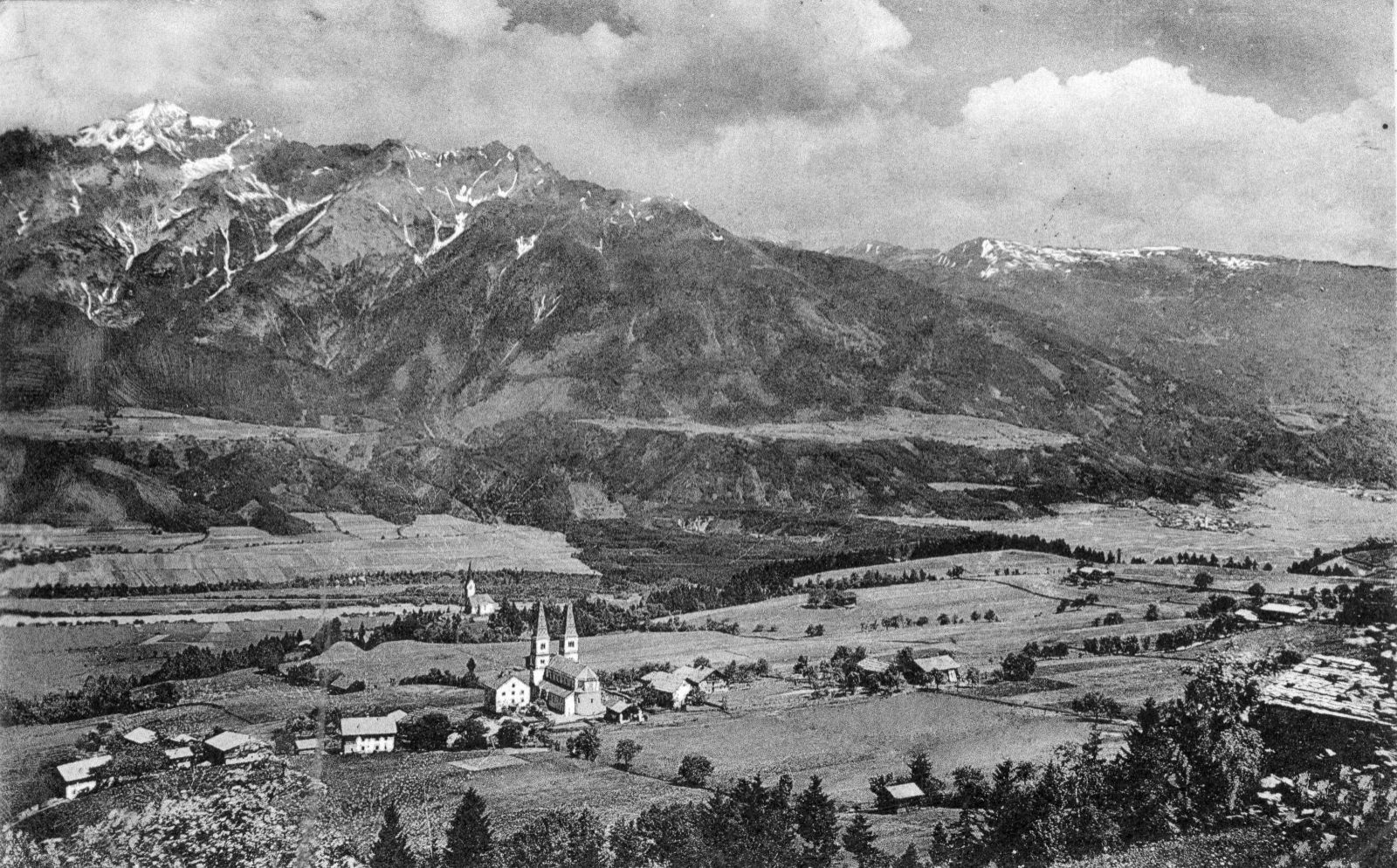 Weerberg Ortsansicht Pfarrkirche